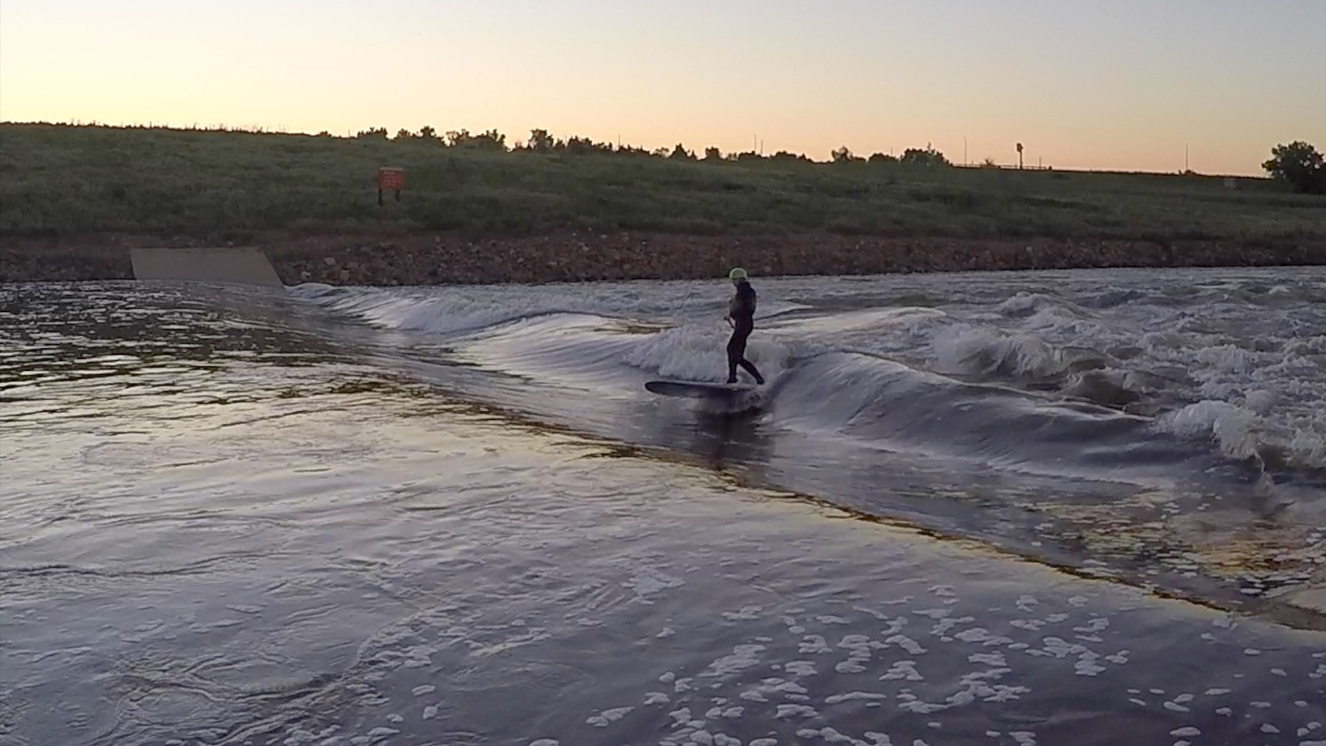 SUP River Surfing, Miracle Wave, Denver